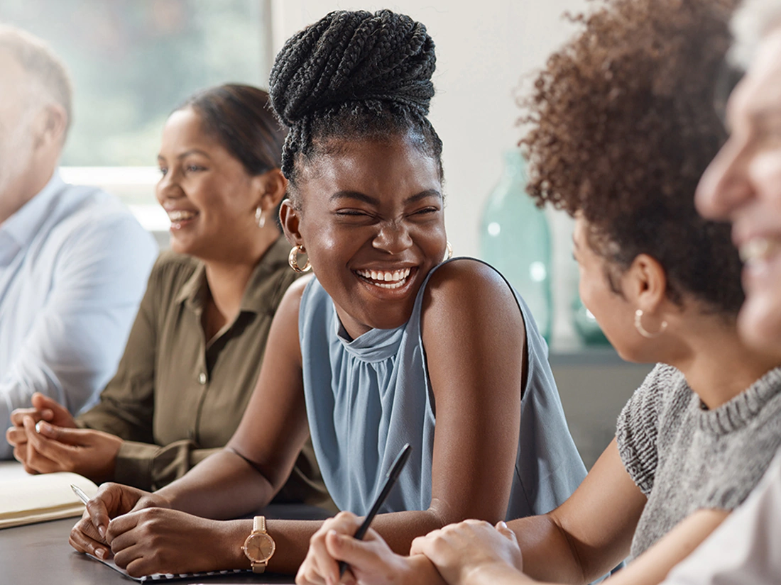 employee-smiling-at-coworker
